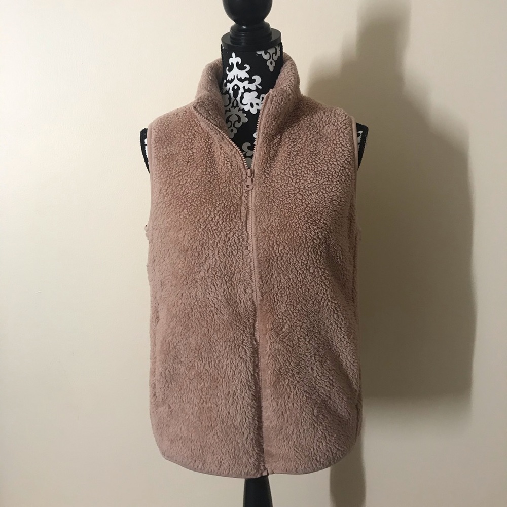 Uniqlo | Blush Teddy Vest